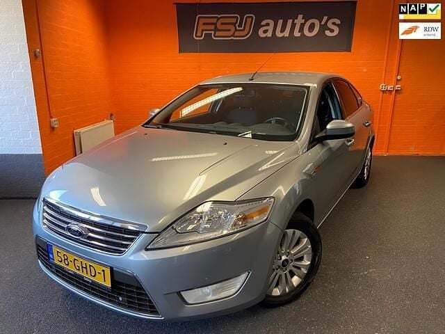 Grijs (metallic) Gebruikt 2008 Ford Mondeo Ghia Hatchback | € 3.950 (Goede deal) - Afbeelding 1/4