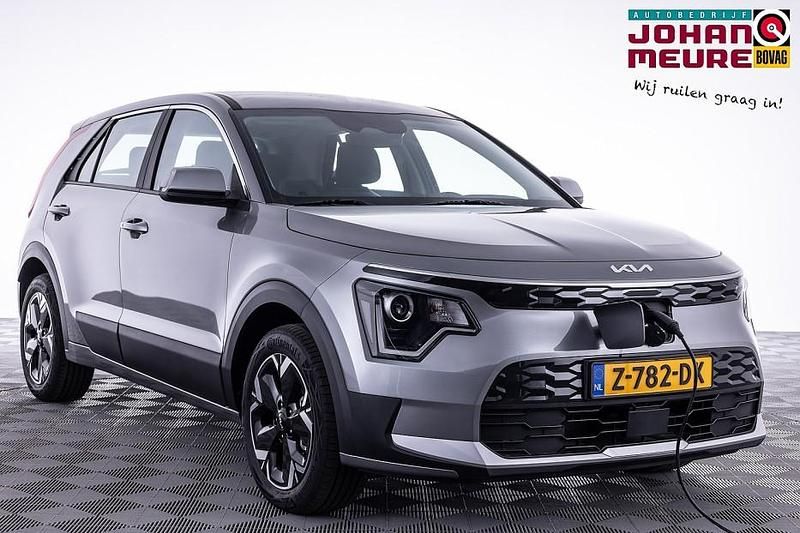 Grijs Gebruikt 2024 Kia e-Niro Light SUV | € 30.990 (Super prijs) - Afbeelding 1/4