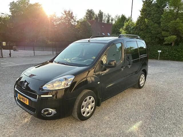 Zwart Gebruikt 2012 Peugeot Partner Tepee Family MPV | € 9.250 (Eerlijke prijs) - Afbeelding 1/4