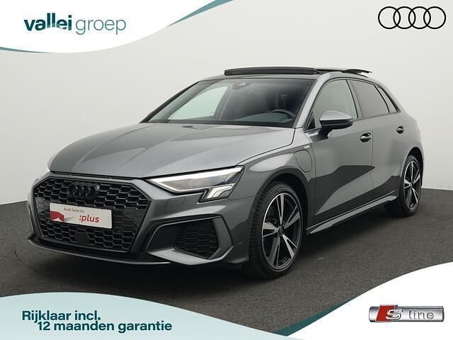 Grijs Gebruikt 2022 Audi A3 Sportback Advanced Hatchback | € 36.850 (Duur) - Afbeelding 1/4