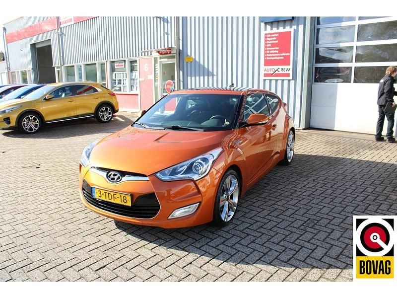 Rood Occasion 2013 Hyundai Veloster Hatchback | € 8.950 (Eerlijke prijs) - Afbeelding 1/4