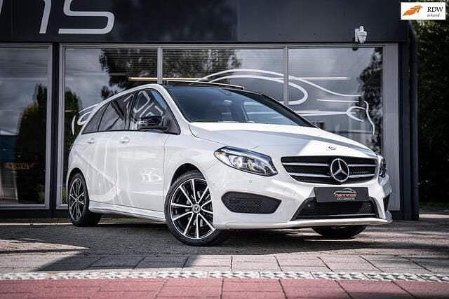 Wit Gebruikt 2016 Mercedes B180 AMG MPV | € 18.950 (Eerlijke prijs) - Afbeelding 1/4
