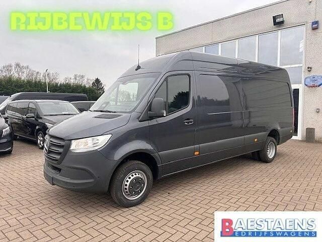 Grijs Nieuw 2025 Mercedes Sprinter Van | € 68.365 - Afbeelding 1/4