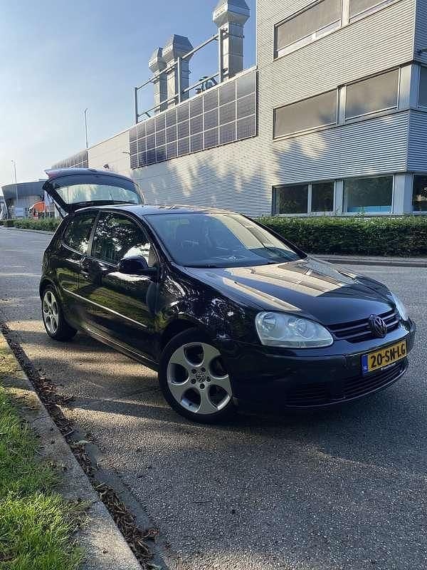 Zwart Gebruikt 2006 VW Golf V Hatchback | € 1.550 (Goede deal) - Afbeelding 1/4