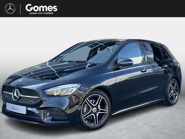 Zwart Nieuw 2025 Mercedes B180 AMG MPV | € 52.908 (Eerlijke prijs) - Afbeelding 1/4