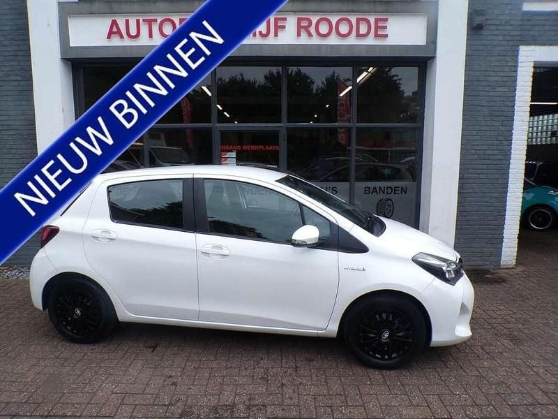 Wit Gebruikt 2015 Toyota Yaris Hybrid Comfort Hatchback | € 11.950 (Super prijs) - Afbeelding 1/4
