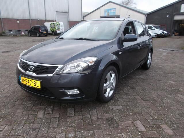 Grijs Gebruikt 2012 Kia Ceed Hatchback | € 6.450 (Eerlijke prijs) - Afbeelding 1/4
