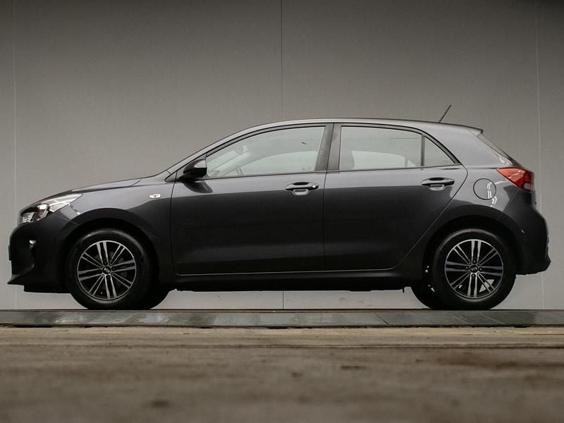 Grijs Gebruikt 2018 Kia Rio Sport Hatchback | € 10.940 (Eerlijke prijs) - Afbeelding 1/4
