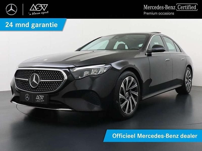 , metallic lak Gebruikt 2023 Mercedes E220 Avantgarde Sedan | € 56.895 - Afbeelding 1/4