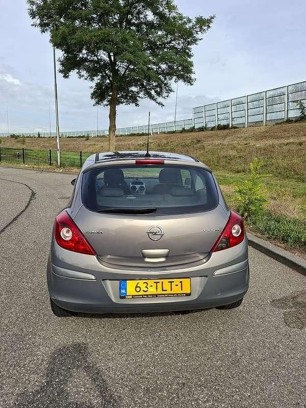 Bruin Occasion 2012 Opel Corsa Edition Hatchback | € 1.500 (Super prijs) - Afbeelding 1/4