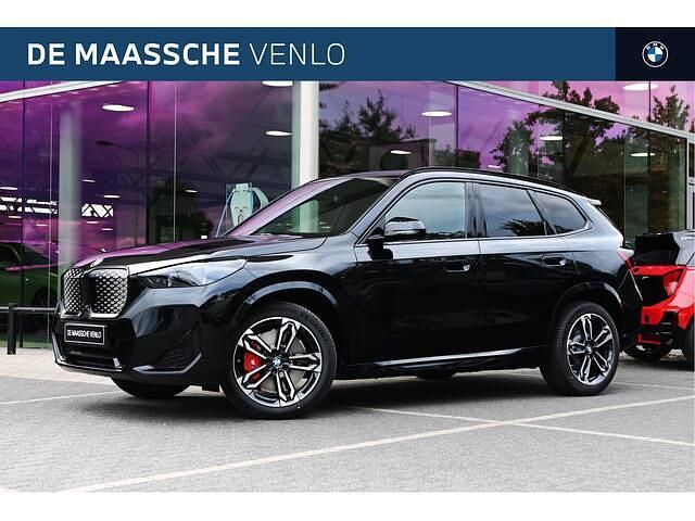 Zwart Nieuw 2025 BMW iX1 Comfort Edition SUV | € 61.134 (Eerlijke prijs) - Afbeelding 1/4