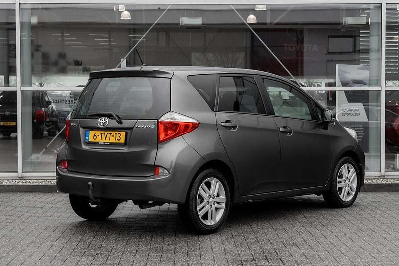 Occasion Toyota Verso-S 99 PK (72 kW) 2014 Grijs MPV