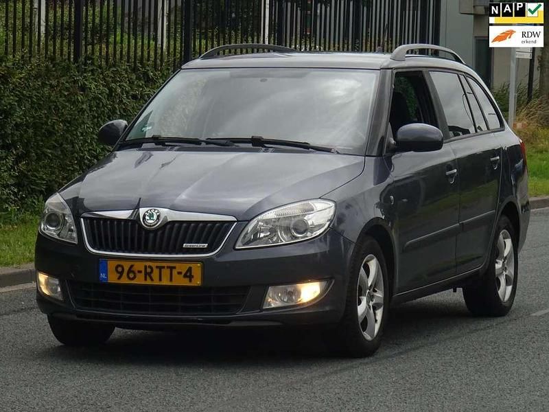 Grijs Occasion 2011 Skoda Fabia Hatchback | € 2.499 (Eerlijke prijs) - Afbeelding 1/4