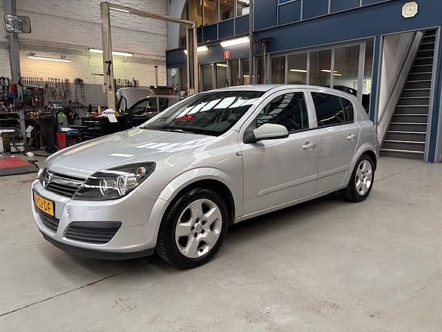 Grijs Gebruikt 2006 Opel Astra Edition Hatchback | € 1.950 (Eerlijke prijs) - Afbeelding 1/4