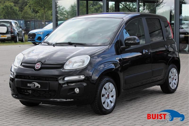 Zwart Gebruikt 2017 Fiat Panda Lounge Hatchback | € 8.950 (Eerlijke prijs) - Afbeelding 1/4