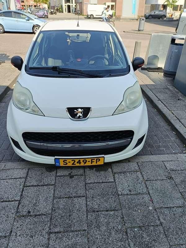 Wit Gebruikt 2010 Peugeot 107 Hatchback | € 2.800 (Eerlijke prijs) - Afbeelding 1/4