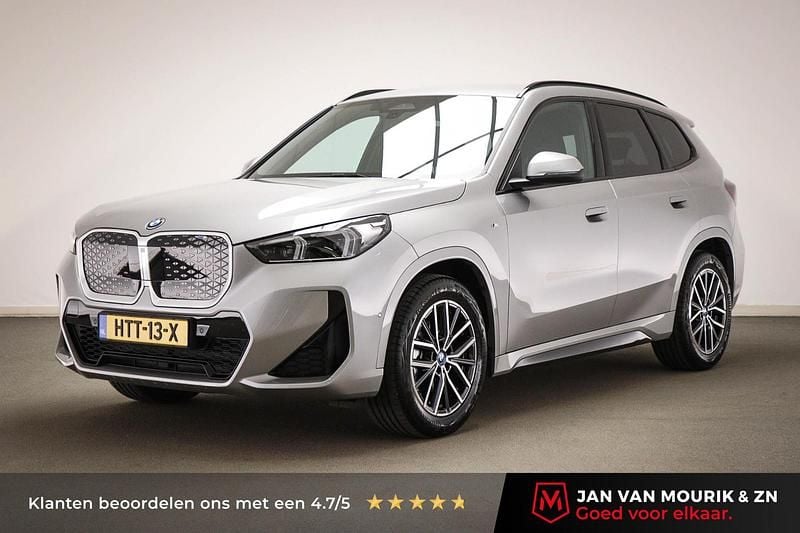 Grijs Occasion 2025 BMW iX1 M Sport SUV | € 45.695 (Eerlijke prijs) - Afbeelding 1/4