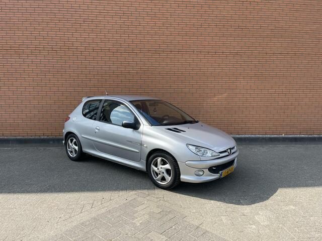 Occasion Peugeot 206 88 PK (64 kW) 2004 Grijs Hatchback