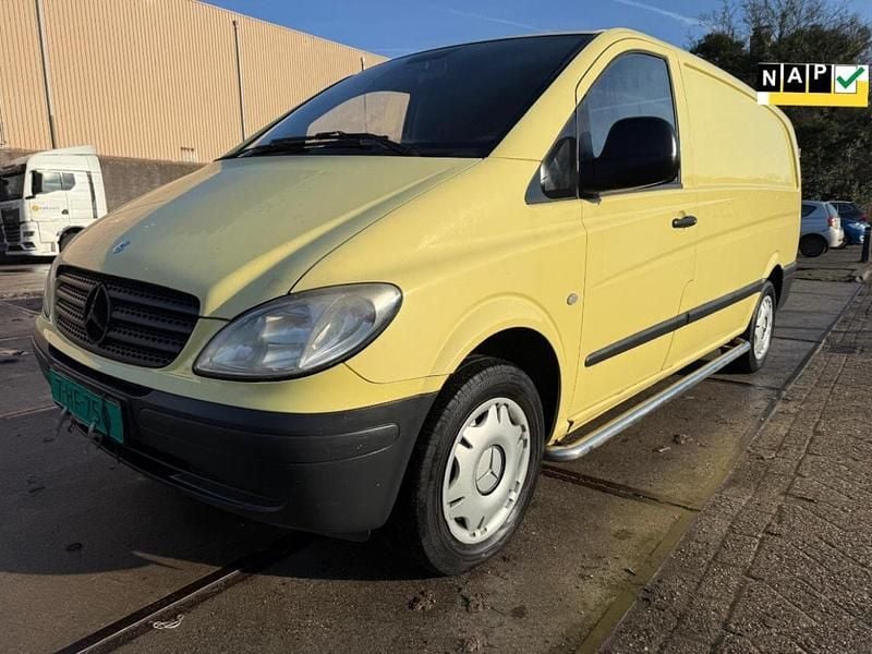 Geel Occasion 2007 Mercedes 320 | € 2.299 (Super prijs) - Afbeelding 1/4