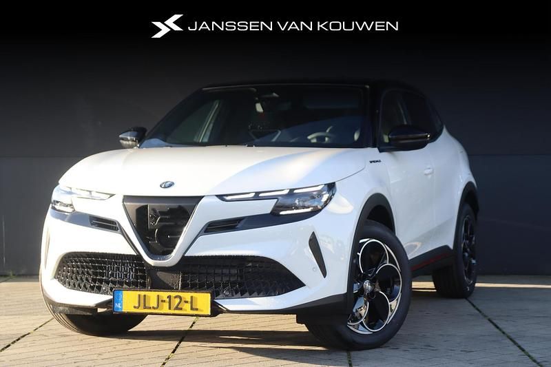 Wit Nieuw 2025 Alfa Romeo Junior Edizione Speciale SUV | € 41.885 - Afbeelding 1/4