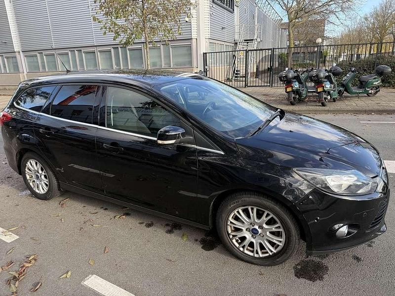 Zwart Occasion 2011 Ford Focus Titanium Stationwagen | € 1.450 (Super prijs) - Afbeelding 1/4