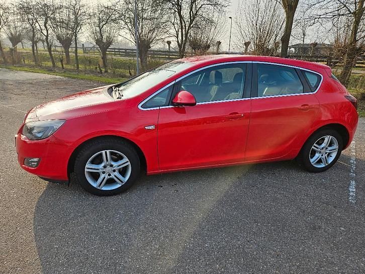Occasion Opel Astra Sport 154 PK (113 kW) 2010 Rood Hatchback