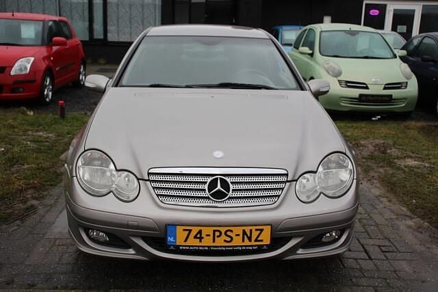 Occasion Mercedes C180 143 PK (105 kW) 2005 Grijs (metallic) Coupé