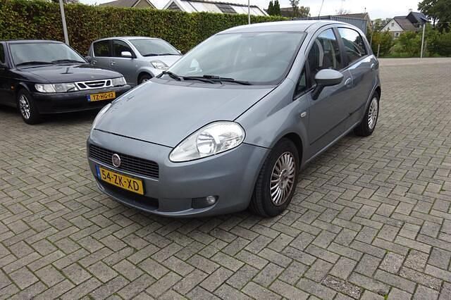 Grijs Gebruikt 2008 Fiat Grande Punto Dynamic Hatchback | € 2.500 (Eerlijke prijs) - Afbeelding 1/4