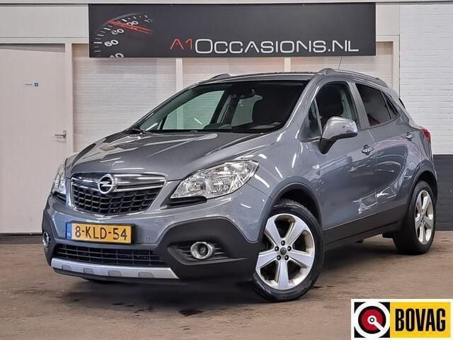 Grijs, metallic lak Gebruikt 2013 Opel Mokka Edition+ SUV | € 6.795 (Goede deal) - Afbeelding 1/4