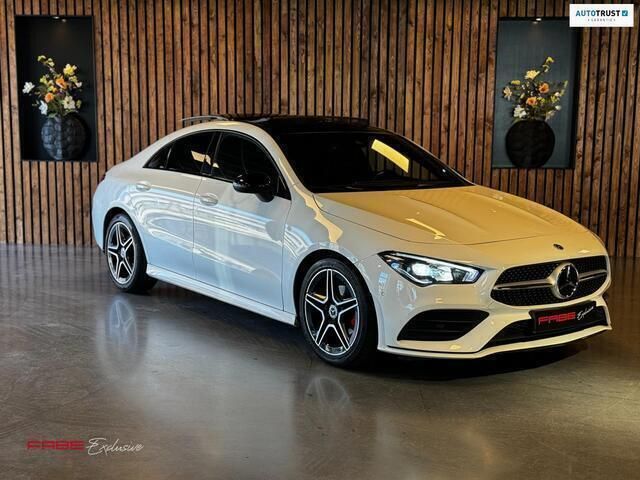Wit Gebruikt 2022 Mercedes CLA180 Business Sedan | € 34.900 (Iets duurder) - Afbeelding 1/4