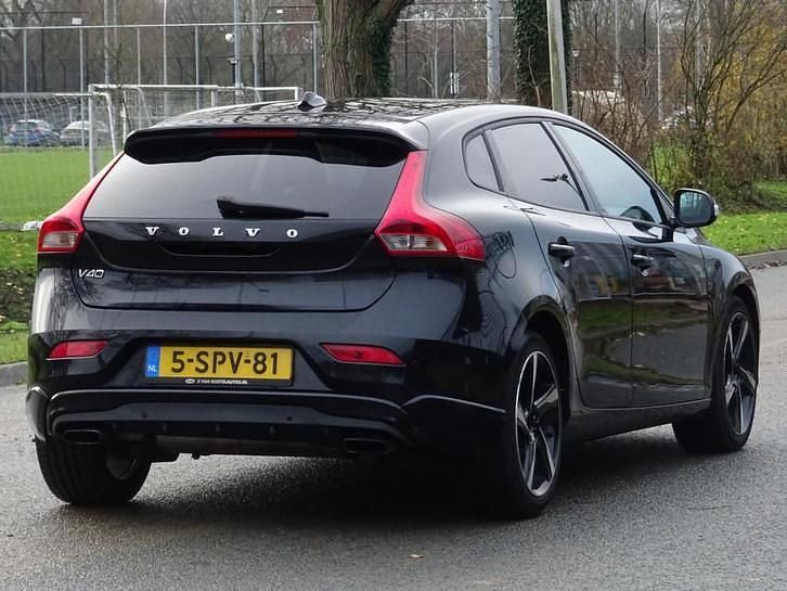 Occasion Volvo V40 Kinetic 114 PK (83 kW) 2013 Zwart Hatchback