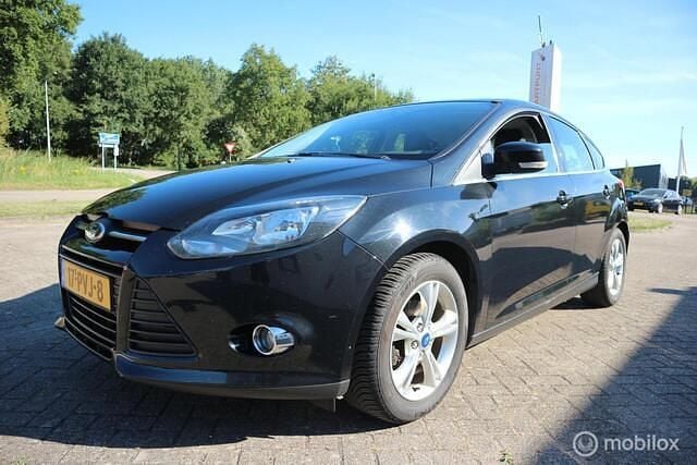 Zwart Gebruikt 2011 Ford Focus Trend Hatchback | € 2.500 (Goede deal) - Afbeelding 1/4