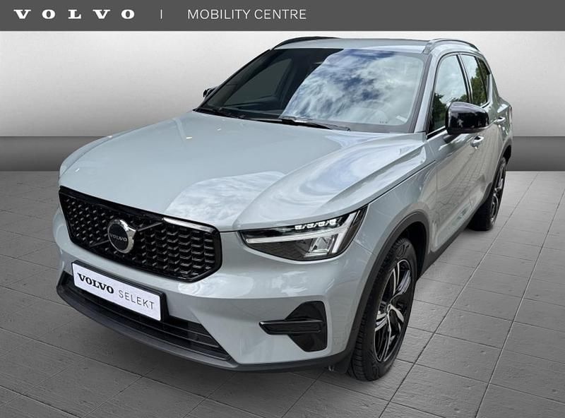 Grijs Gebruikt 2024 Volvo XC40 Plus SUV | € 41.995 (Eerlijke prijs) - Afbeelding 1/4