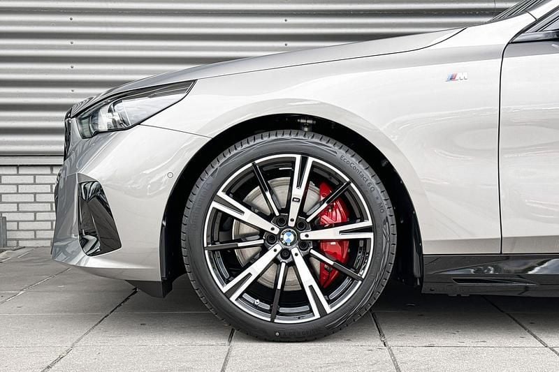 Occasion BMW i5 M Sport 250 kW (340 PK) 2025 Oxidgrau metallic (c4a) (grijs metallic) Sedan