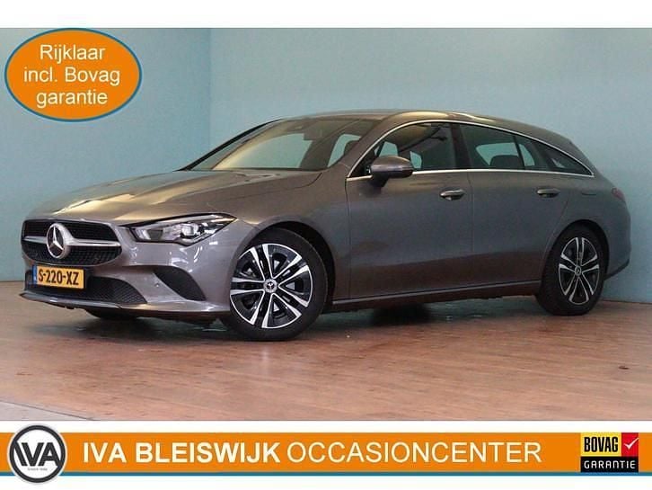 Grijs Gebruikt 2023 Mercedes CLA180 Shooting Brake Business Stationwagen | € 29.899 (Super prijs) - Afbeelding 1/3