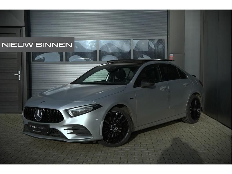 Grijs Gebruikt 2020 Mercedes A250 Advantage Sedan | € 31.740 (Duur) - Afbeelding 1/4