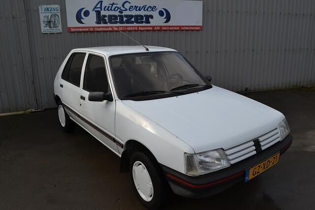 Wit Gebruikt 1993 Peugeot 205 | € 1.950 - Afbeelding 1/4