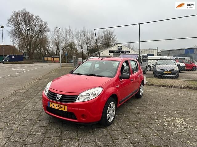 Rood Gebruikt 2010 Dacia Sandero Ambiance Hatchback | € 1.999 (Eerlijke prijs) - Afbeelding 1/4