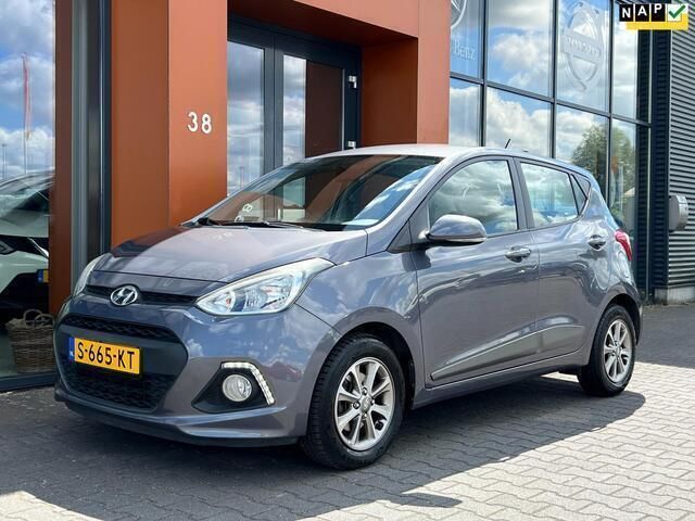 Grijs Gebruikt 2016 Hyundai i10 Comfort Hatchback | € 9.890 (Eerlijke prijs) - Afbeelding 1/4