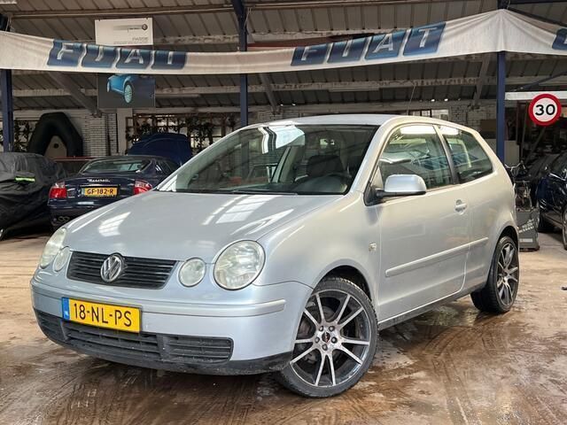 Grijs Gebruikt 2003 VW Polo Hatchback | € 1.499 (Eerlijke prijs) - Afbeelding 1/4