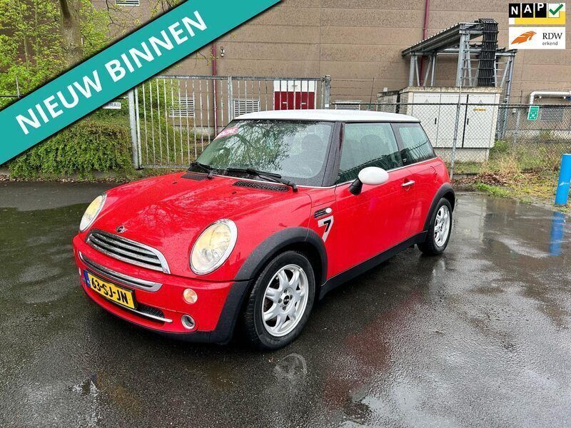 Rood Gebruikt 2006 Mini Cooper Seven Hatchback | € 2.749 (Duur) - Afbeelding 1/2