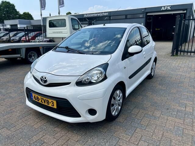 Wit Gebruikt 2012 Toyota Aygo Comfort Hatchback | € 3.995 (Eerlijke prijs) - Afbeelding 1/4