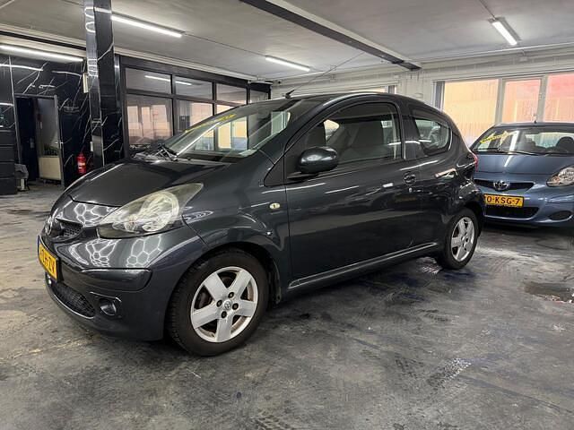 Occasion Toyota Aygo Sport 68 PK (50 kW) 2008 Grijs Hatchback