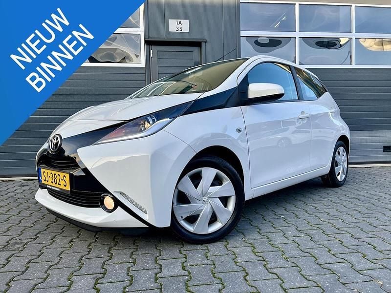 Wit Gebruikt 2018 Toyota Aygo X-play Hatchback | € 6.940 (Goede deal) - Afbeelding 1/4