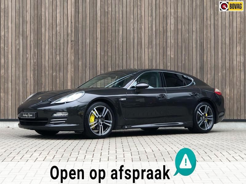 Grijs, metallic lak Gebruikt 2013 Porsche Panamera Sedan | € 31.900 (Super prijs) - Afbeelding 1/4