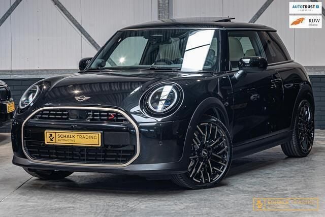 Occasion Mini Cooper S Favoured 204 PK (150 kW) 2024 Zwart Hatchback