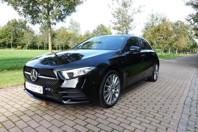 Zwart Gebruikt 2020 Mercedes A250 Premium Plus Hatchback | € 27.950 (Duur) - Afbeelding 1/4