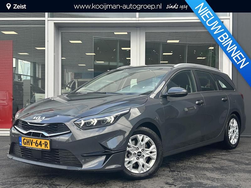 Grijs Gebruikt 2024 Kia Ceed Stationwagen | € 28.400 (Iets duurder) - Afbeelding 1/4
