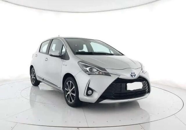 Grijs Gebruikt 2020 Toyota Yaris Sedan | € 16.490 (Eerlijke prijs) - Afbeelding 1/4