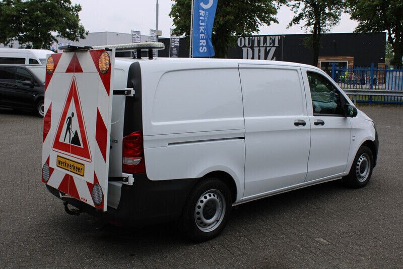 Wit Gebruikt 2021 Mercedes Vito MPV | € 28.950 (Iets duurder) - Afbeelding 1/4